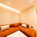 Dea's Blloku Apartmán *
