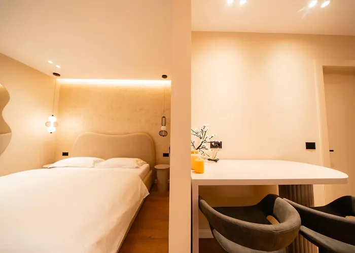 Dea's Blloku * 地拉那